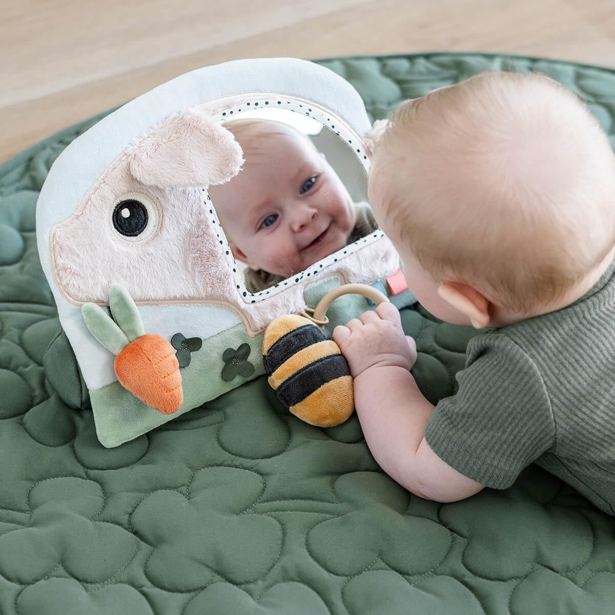 Done by Deer Specchio da gioco a terra Pigee Colour Mix – giocattolo per l'esplorazione sensoriale e la stimolazione visiva – giocattolo per bambini a partire da 0 mesi – giocattolo per attività del