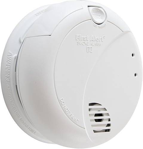 First Alert BRK 7010B - Detector de humo cableado con sensor fotoeléctrico y batería de respaldo color blanco