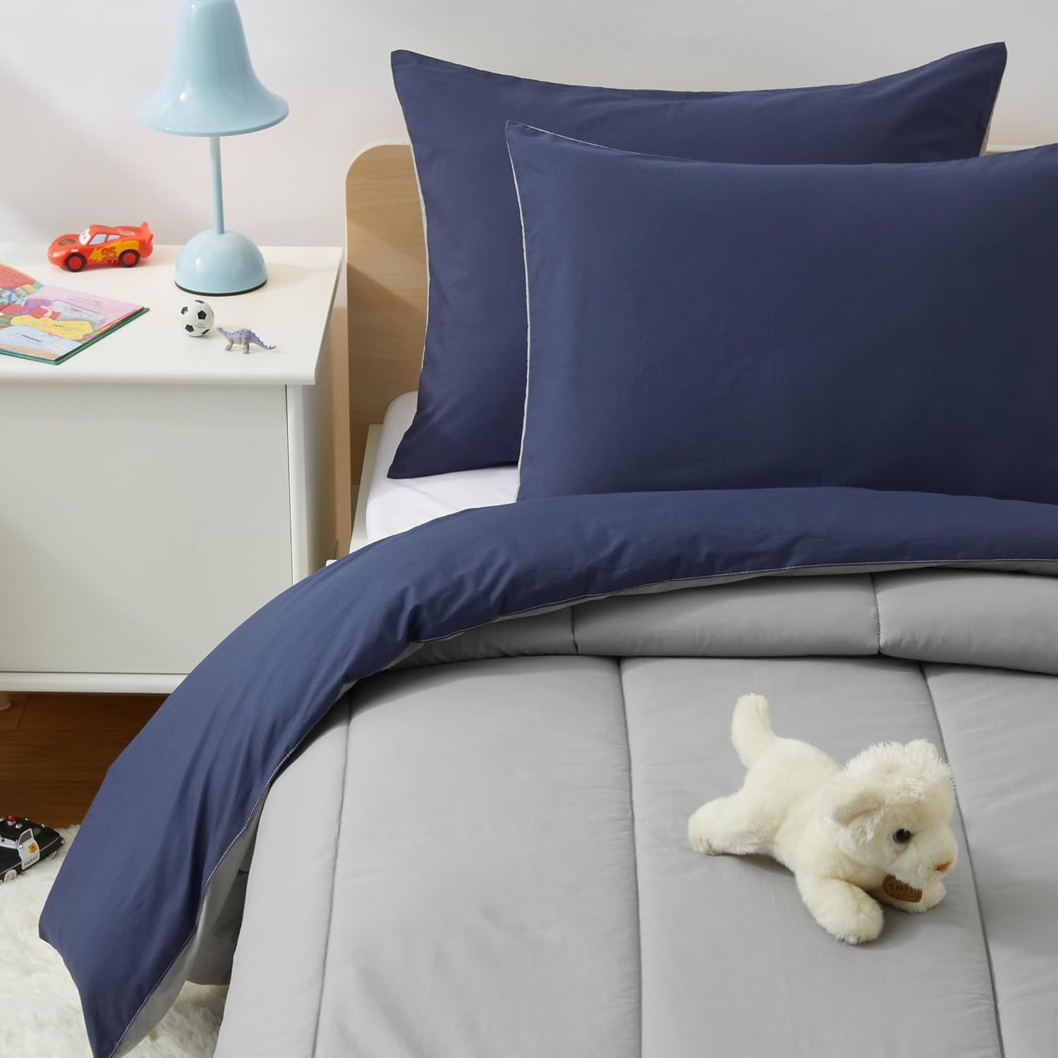 Amazon Basics Kids' 3-Piece Lightweight Cotton Shell Reversible Comforter Set with Pillow Sham, USTCP Certified, Twin, Unicorns and Rainbows