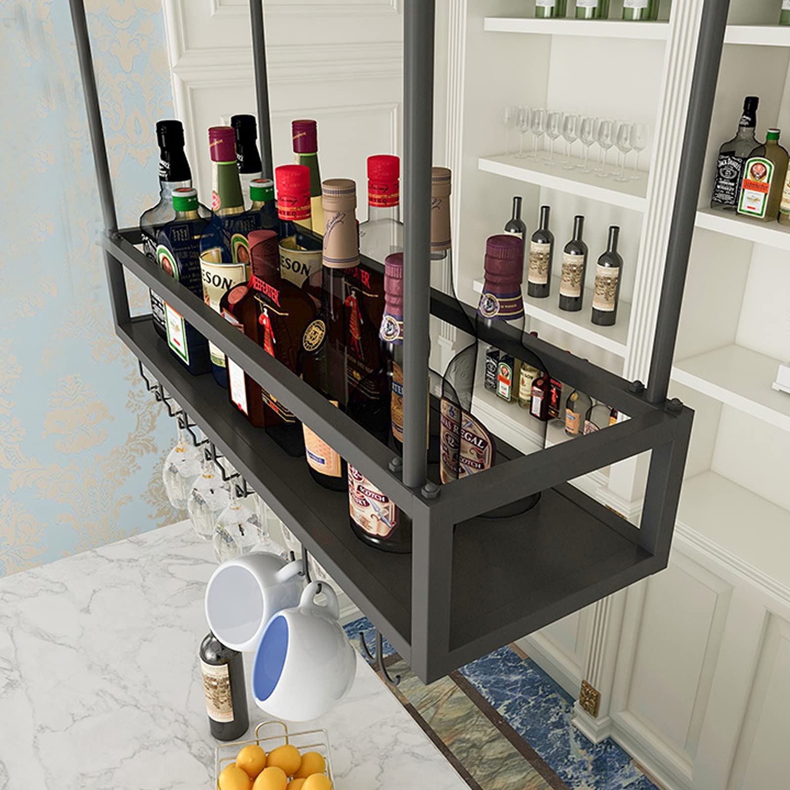 Cintre de bar à la maison suspendu pour optimiser l'espace de vos verres à vin