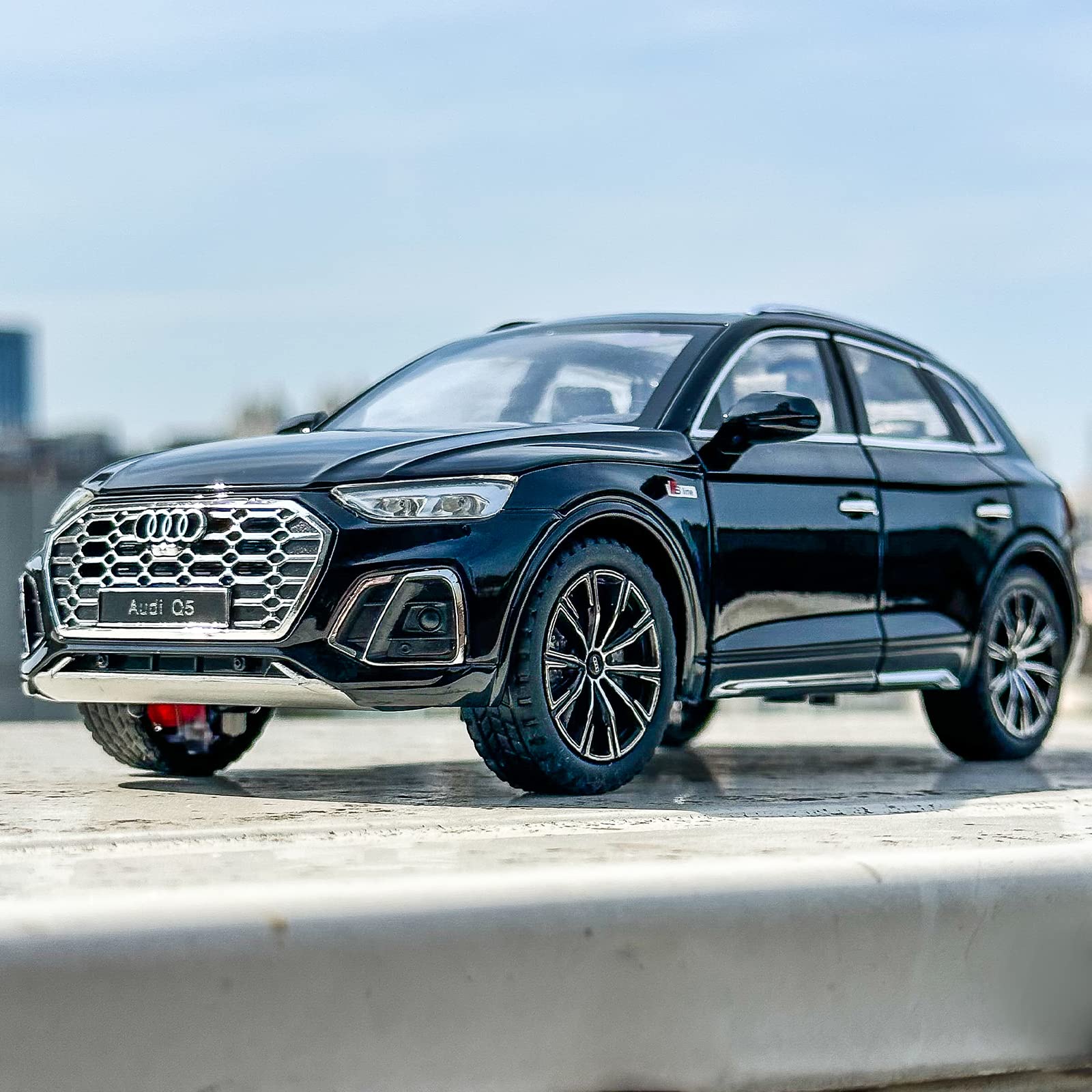 TGRCM-CZ 1:24 Maßstab Kompatibel mit Audi Q5 SUV Modellauto, Zinklegierung, Rückzieh-Spielzeugauto mit Sound und Licht, für Kinder, Jungen, Mädchen, Geschenk (schwarz)