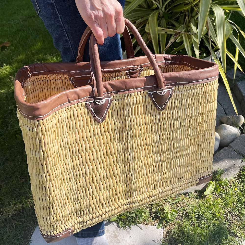 Panier Tressé Cabas de Plage Rectangulaire et Évasé en Jonc Naturel avec Finitions et Poignées en Cuir