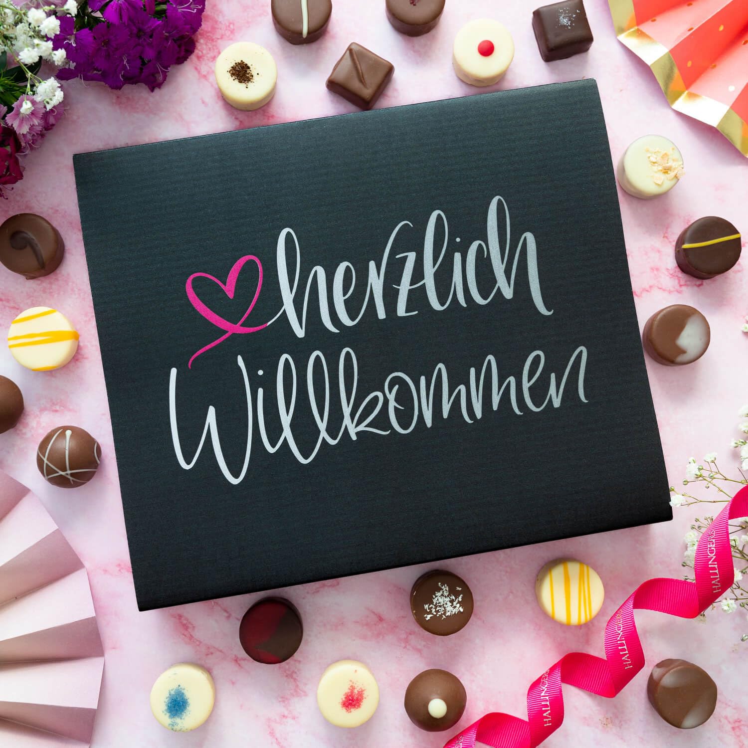 Hallingers Genuss Manufaktur Pralinen Glückwunsch-Geschenk - ohne Alkohol, handmade aus Confiserie-Edelkakao in wertiger XXL-Geschenkbox "Herzlich Willko...", Geschenkidee für Frauen Männer