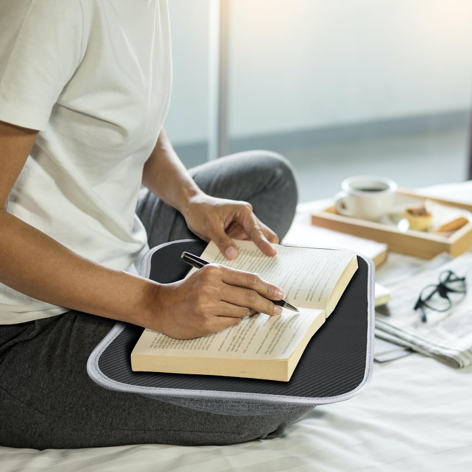 Scrivania Per Laptop Con Cuscino Imbottito - Tavolino Portatile Per Computer, Vassoio Da Letto Per Notebook | Lapdesk Ergonomico Per Lavorare Da Letto O Divano, Supporto Con Tappetino Integrato,