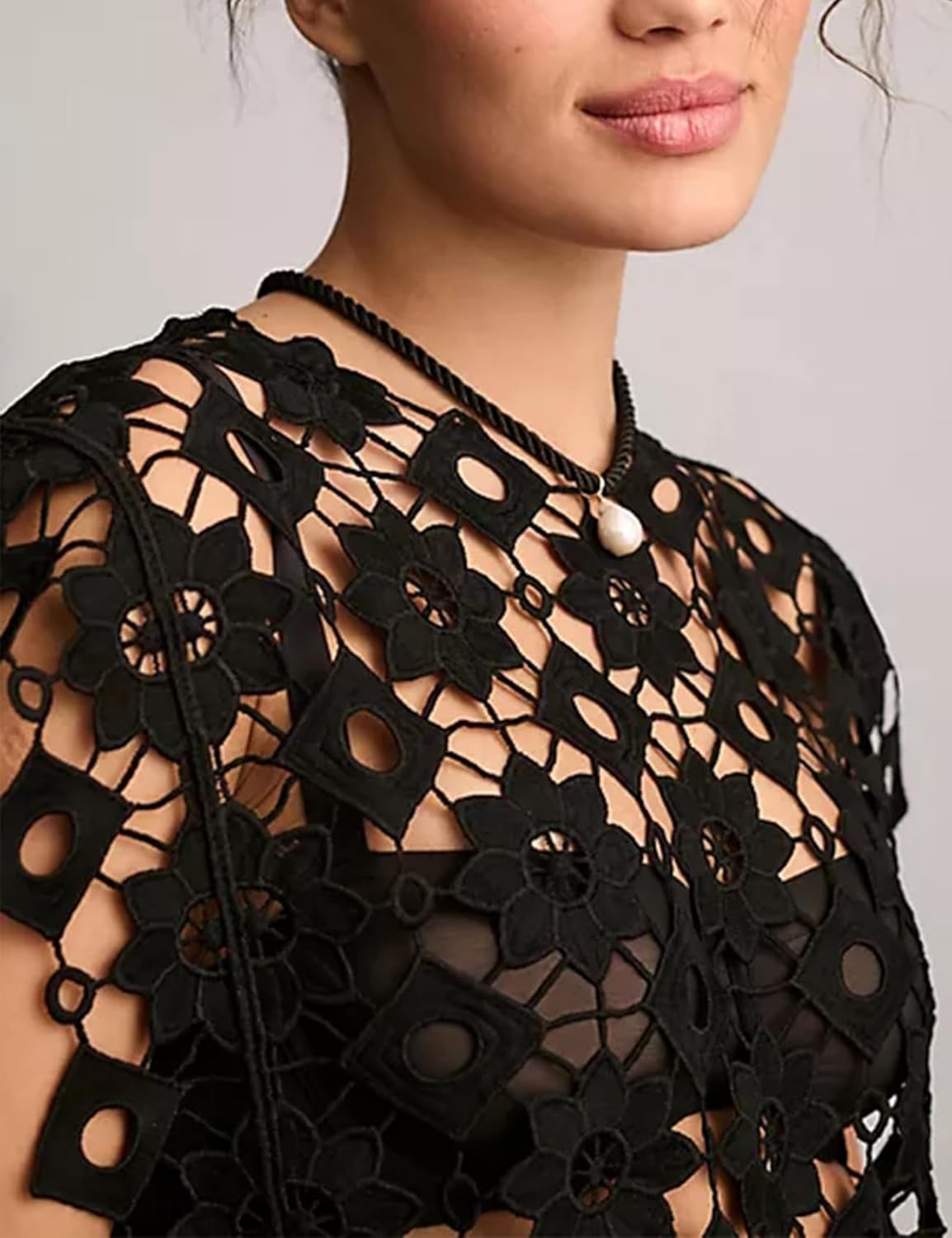 Yimoon Women's Hollow Out Floral Lace Vest Sleeveless Crewneck Cover Up Summer Going Out Tops - Image 3