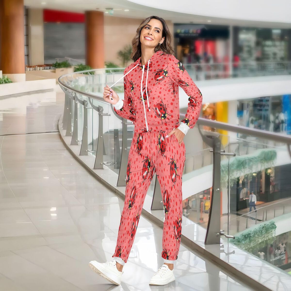 Conjunto deportivo de 2 piezas para mujer, diseño de mariquitas rojas, conjunto deportivo de manga larga, lunares rosados