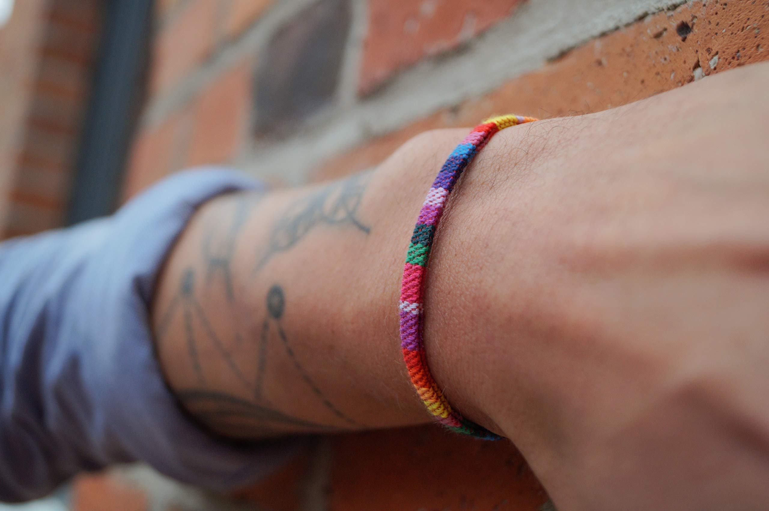 Bracelet Fierté LGBT CSD Festival Style Ethno Boho - Bijoux Surfeurs Artisanal - Bracelet Tissu Arc-en-Ciel