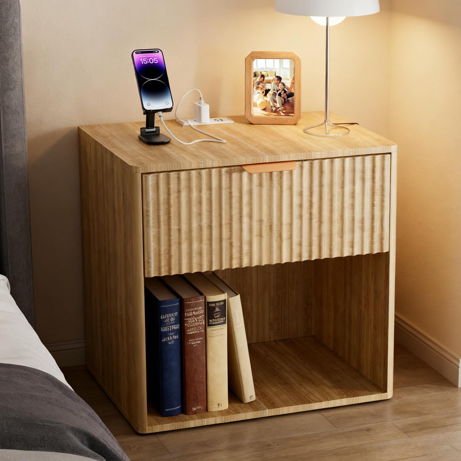 Fluted Nightstand with Charging Station, Mid Century Modern Bedside Table with Drawer, Night Stand for Bedroom, Living Room, End Table with USB Ports & Outlets, Natural