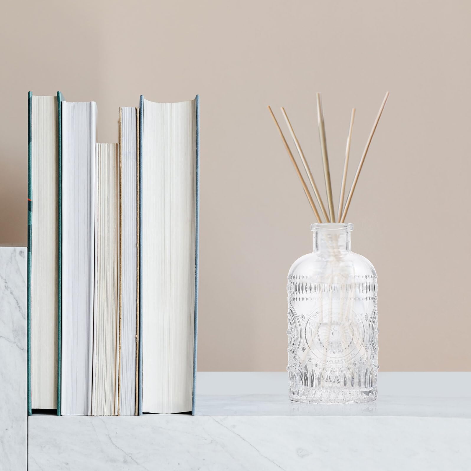 VICASKY 2 Pezzi Bottiglie Diffusore Aroma in Vetro con Incisione retrò Contenitori Ricaricabili per Profumo Stanze Decorazione Elegante per Soggiorno e Bagno