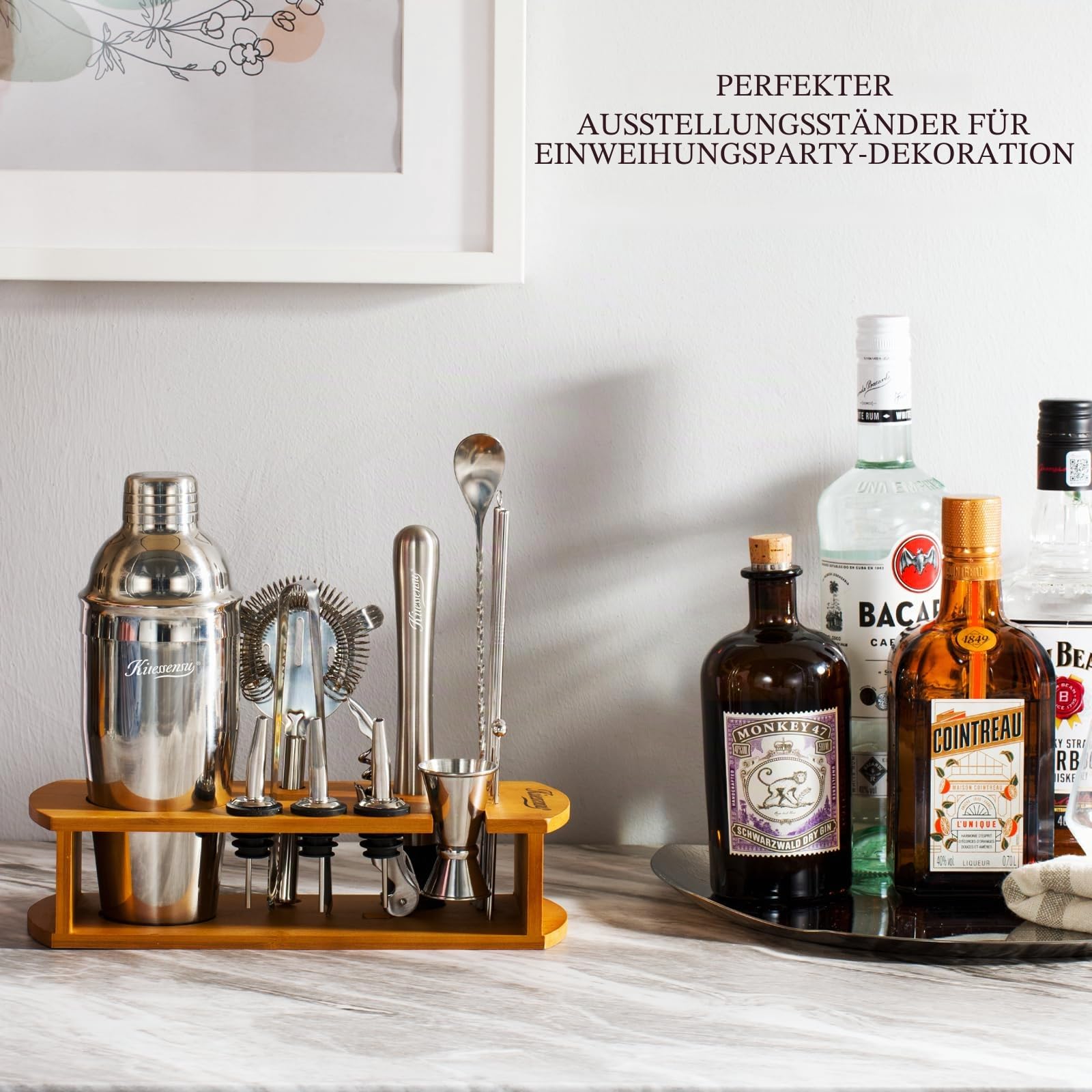 KITESSENSU Cocktail Shaker Set Barkeeper-Set mit Ständer – 18/8 Edelstahl Cocktailshaker, inklusive Martini Shaker, Jigger, Sieb, Mixlöffel, Stößel, Schnapsgießer, Bambus-Ständer – Silber