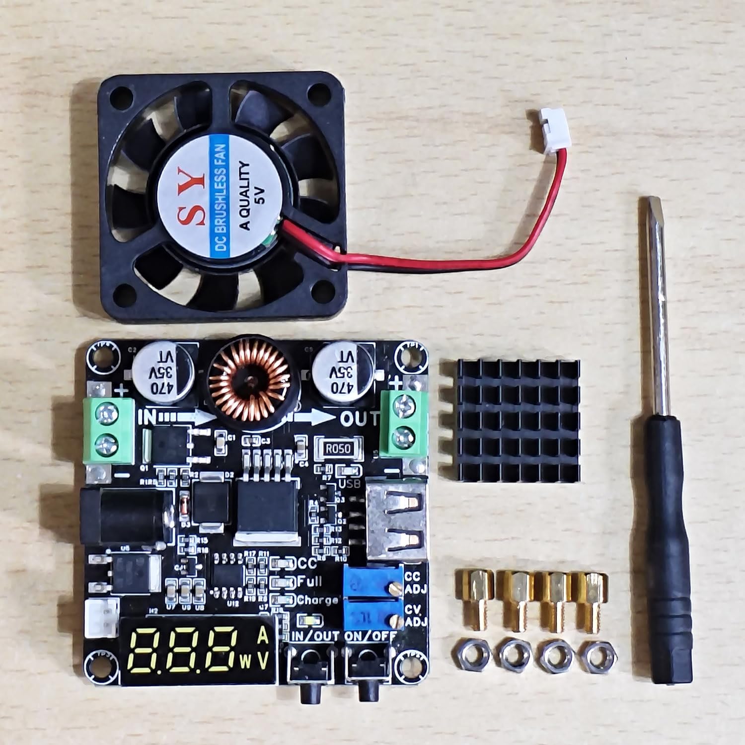 Contents of the product package including the DC-DC Buck Converter module, fan, heat sink, and screwdriver.