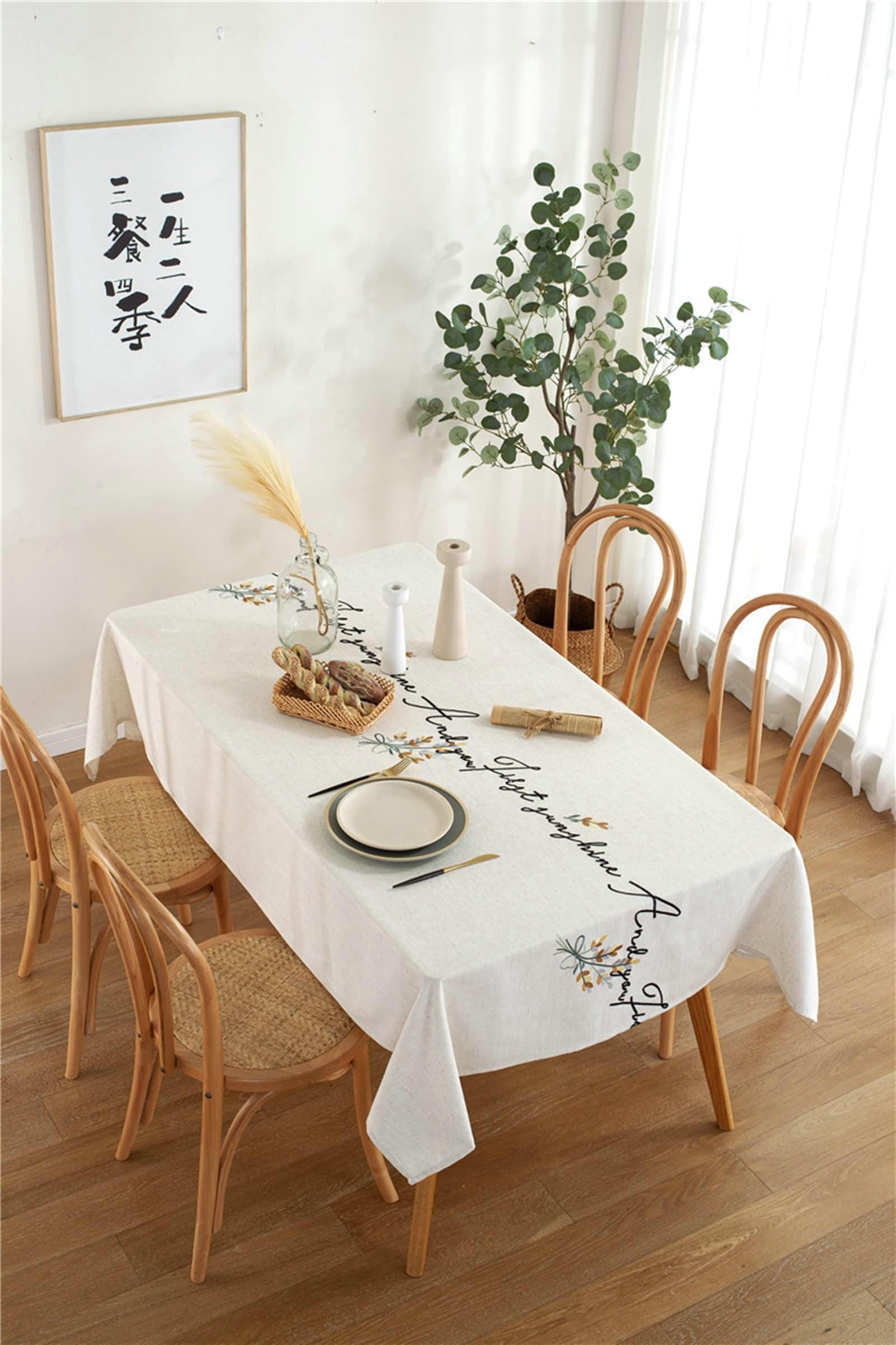 Gualiy Mantel Mesa Cuadrada Tela, Poliéster Manteles de Mesa Comedor 135x180CM Manteles de Mesa Antimanchas Bordado de Flores Manteles para Mesa Comedor, Beige