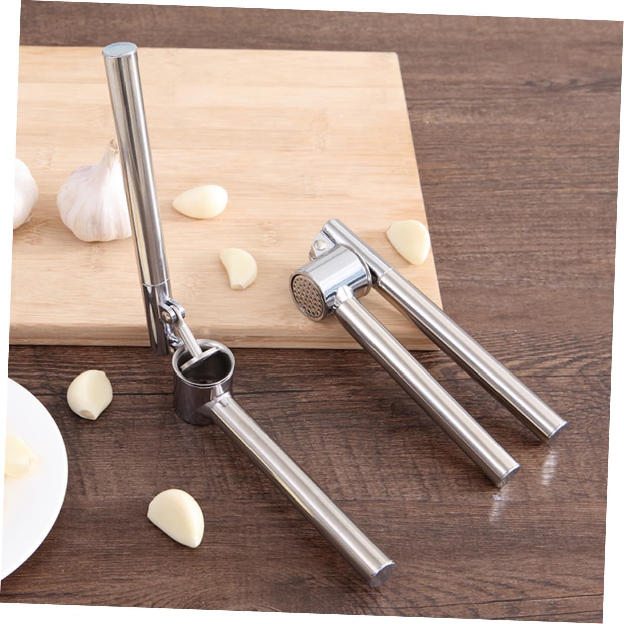 1pc Stainless Steel Manual Garlic Press Mincer Compact Kitchen Tool for Easy Garlic Crushing and Slicing Silver Design for Home and Restaurant Use