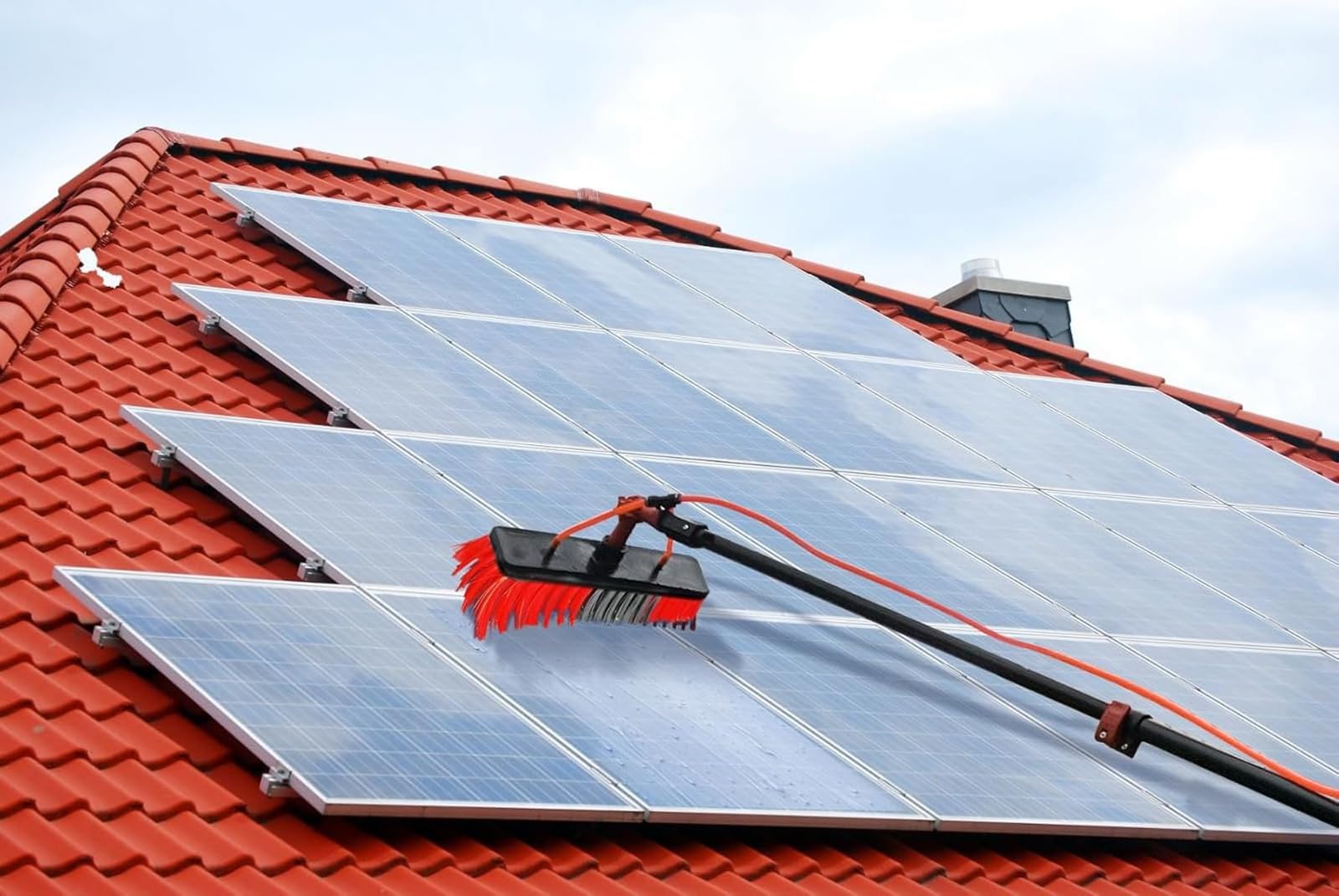 Solarpanel-Reinigungsbürsten-Set, Teleskop-Reinigungsstange, wasserbetriebener Teleskopstab, verstellbare Teleskopstange, kommt mit T-förmigem Bürstenkopf, Rakel und Reinigungsmittelflasche (55 cm