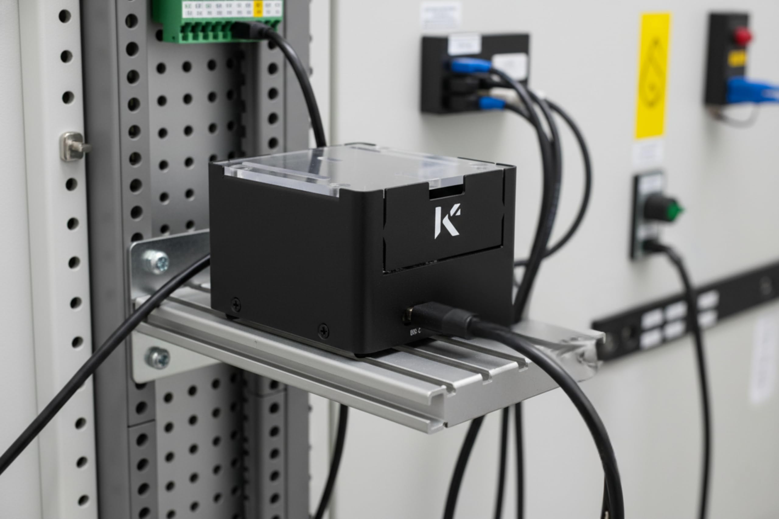 KKSB Custodia per Arduino Uno Q – Custodia alta in alluminio e acciaio con coperchio in policarbonato trasparente