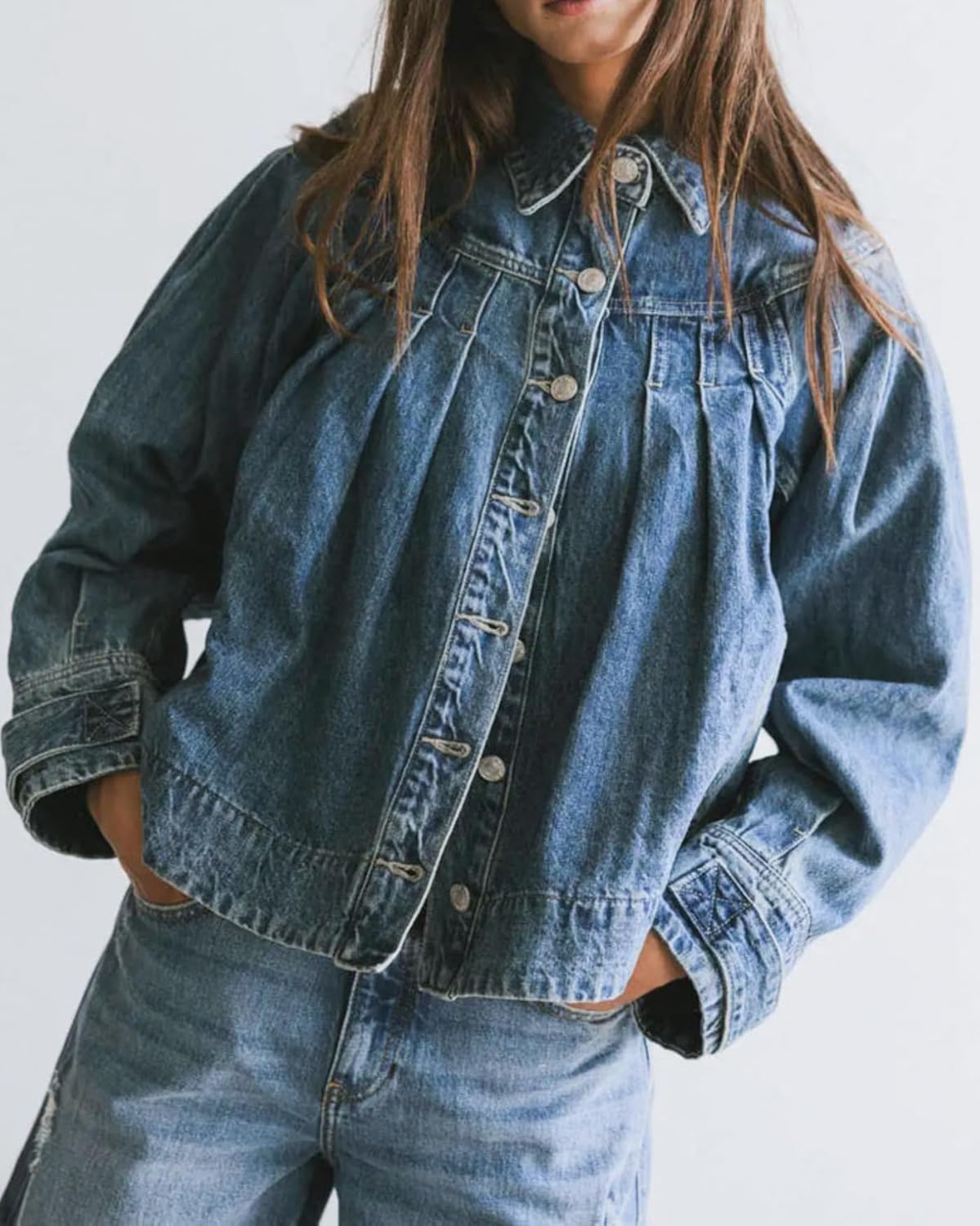 Womens Cropped Denim Jacket Long Sleeve Collared Button Down Pleated Jean Jckets with Pockets - Image 4