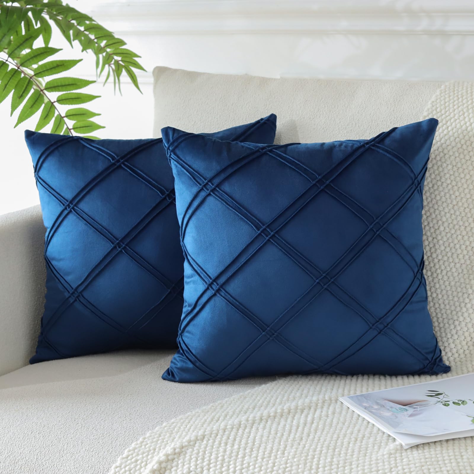 Sungeek Set of 4 Soft Velvet Decorative Cushion Covers Diamond Pattern Pillow Covers with Invisible Zipper Square Throw Pillow Cases for Sofa Car Patio Bedroom Living Room (45x45 cm - Image 3