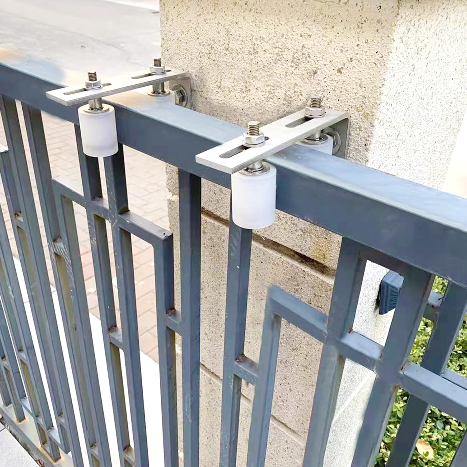 Gate Roller Guide Adjustable 3'' Nylon Rollers Heavy Duty L Shaped Zinc Bracket Sliding Gate Hardware