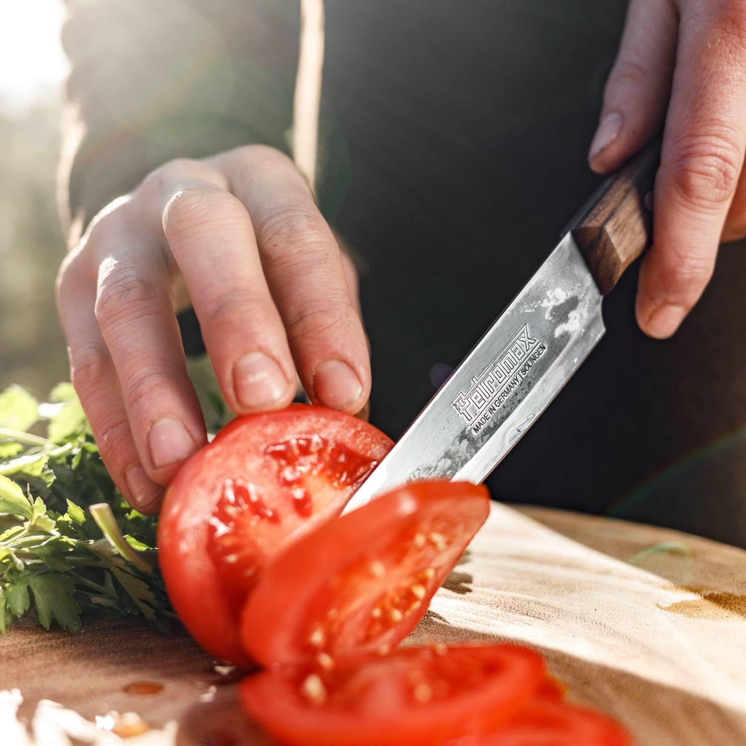 Petromax 14 cm Allzweckmesser - Kochmesser aus Solingen mit Walnussholz | Handgefertigtes Küchenmesser aus rostfreiem Stahl - zum Hacken von Kräutern und Schneiden von Fleisch oder Gemüse geeignet