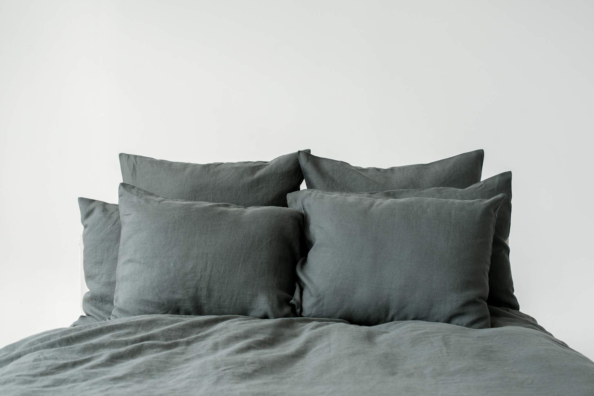 My Linen Home 100% Stonewashed Juego de 2 Fundas de Almohada de Lino en Color Verde Oscuro | Funda Almohada 50x70 cm I con Cierre de sobre I Hipoalergénico, Termorregulador y Transpirable Fundas