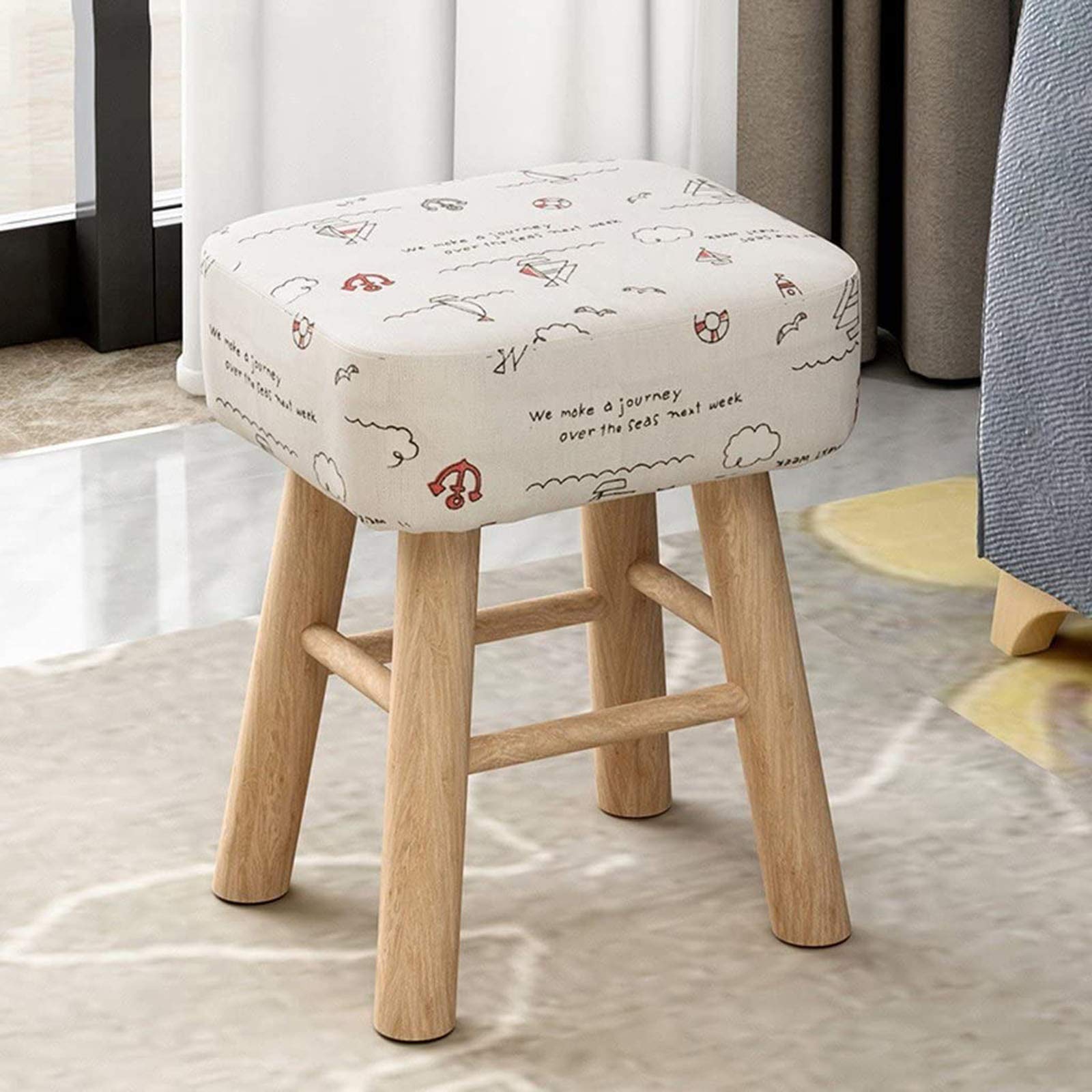 Canapé tabouret rond pour un coin lecture chaleureux dans le salon