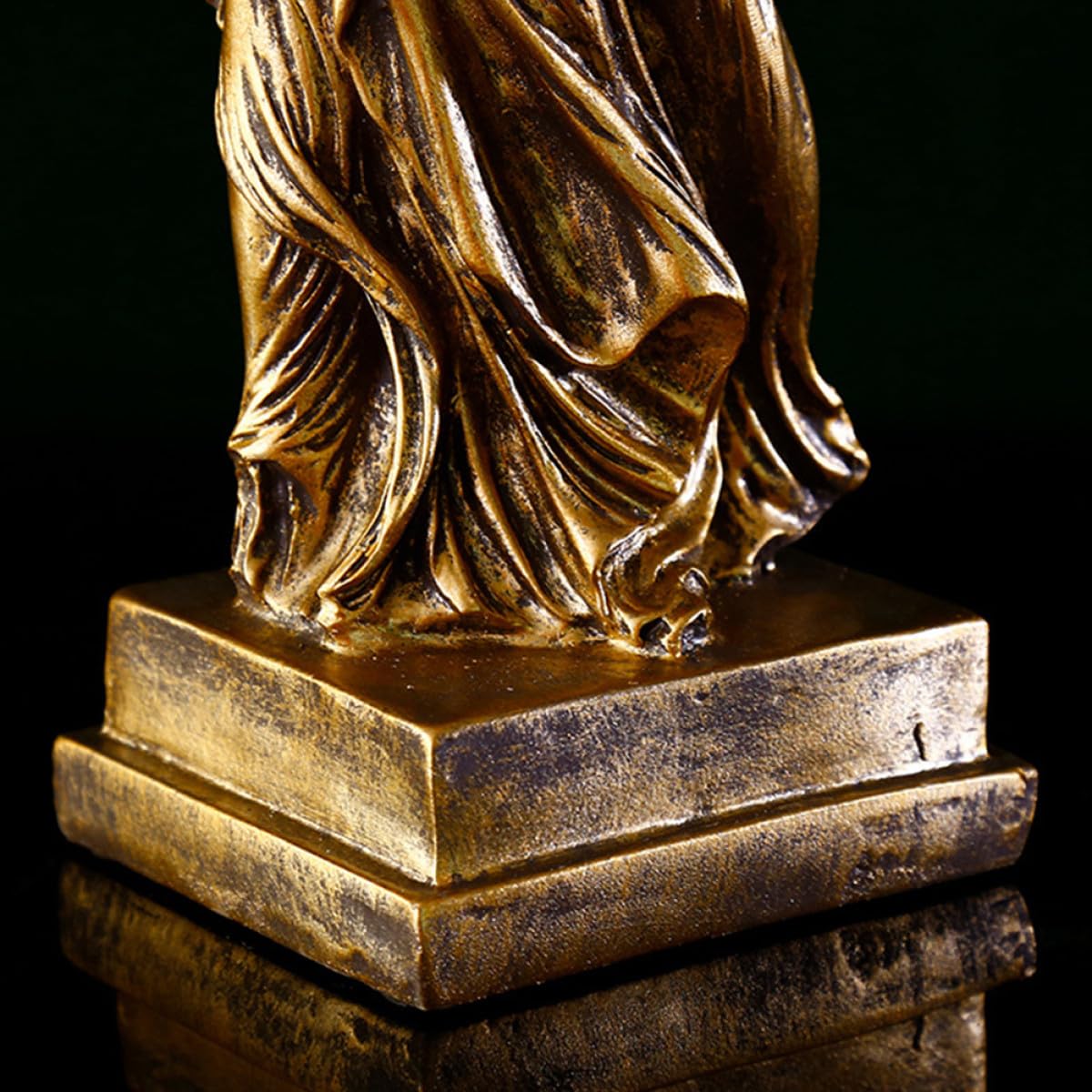 Escultura para Decoración del Hogar y Oficina Adorno Elegante Textura Especial Artesanal de Resina Dorada y Superficie Delicada