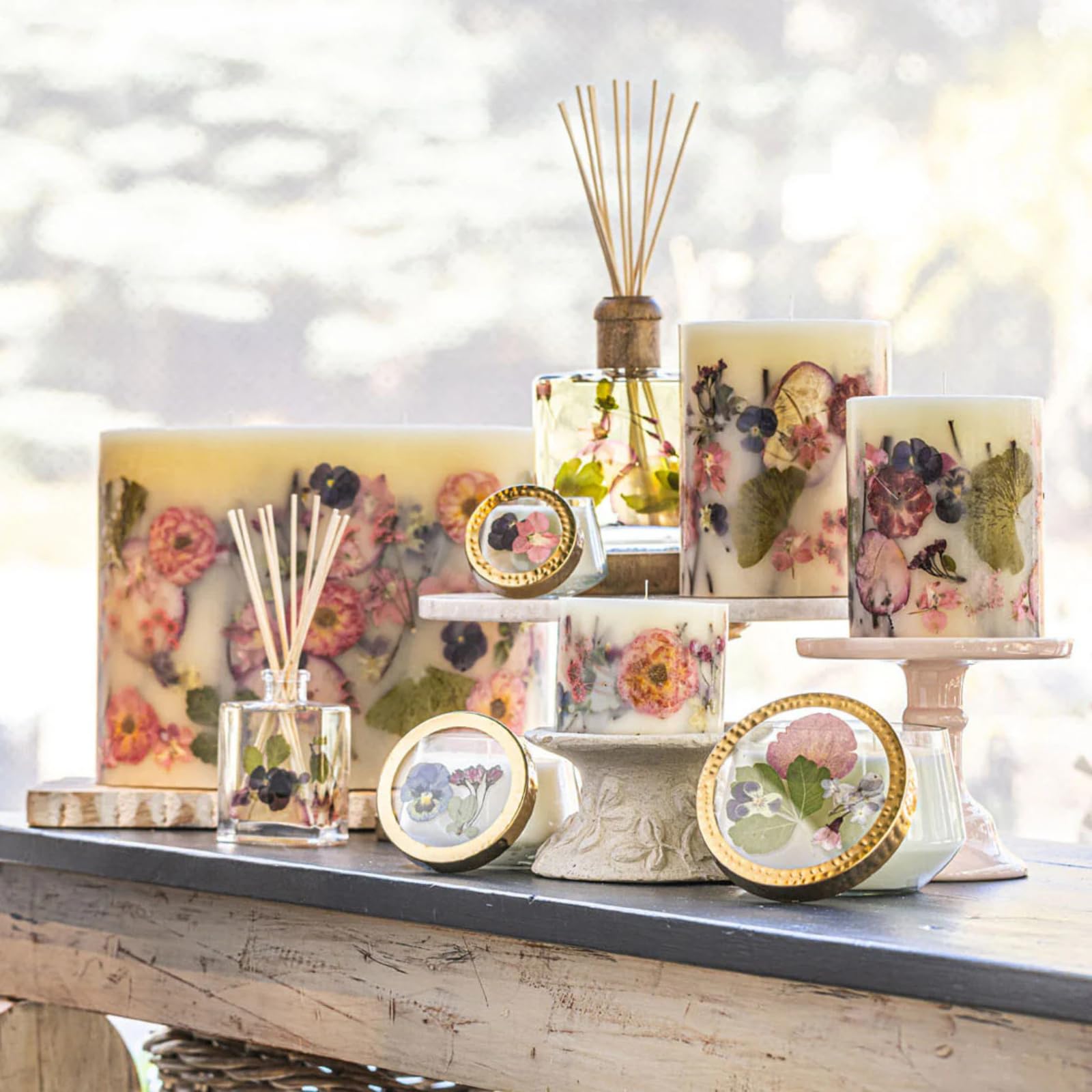 Rosy Rings Botanische Kerze aus Rosenholz, Aromatherapie, langlebige Kerzen, luxuriöser Raumduft, Dekoration, Geschenke, Noten von Bernstein, Zedernholz, Oud, Rose und roter Pfingstrose, 120 Stunden