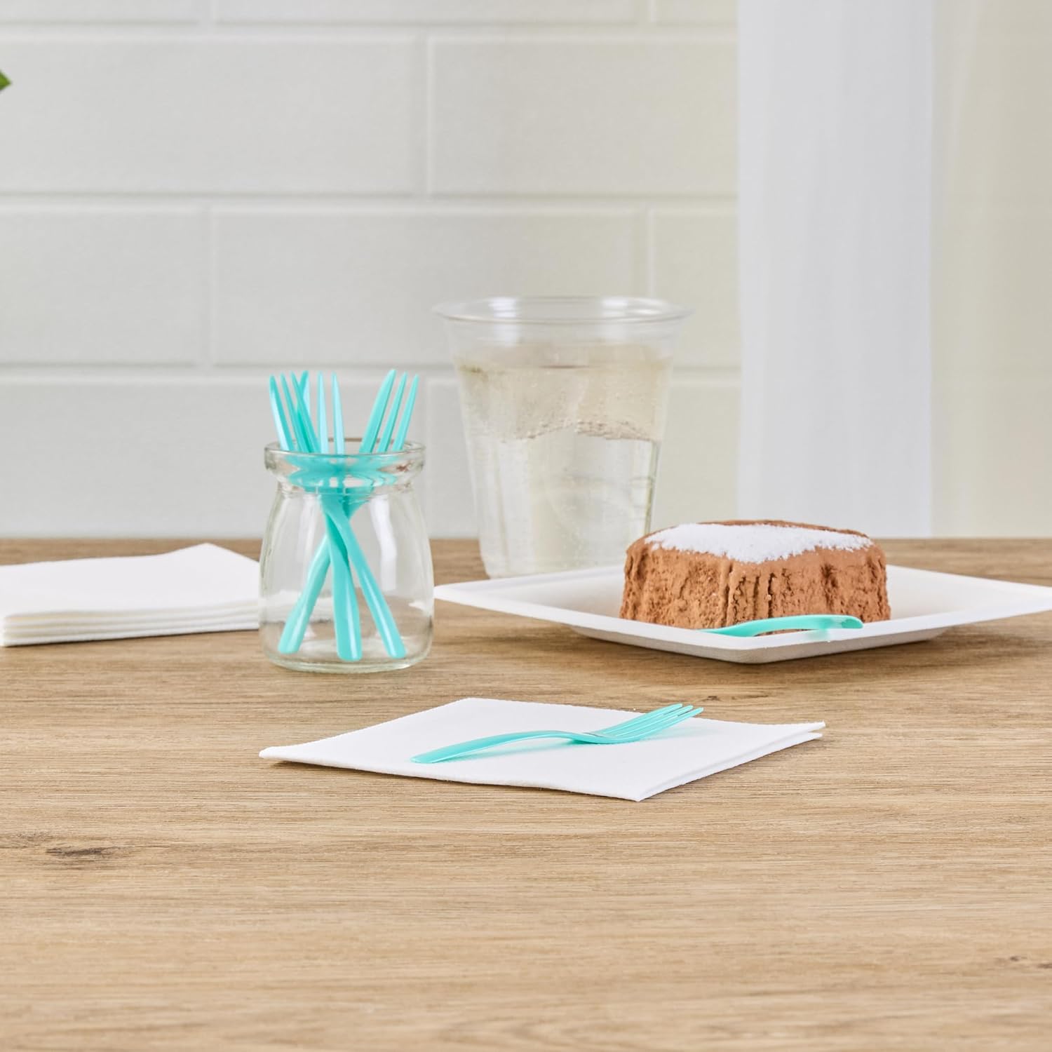 Restaurantware-4 Inch Cake Forks, 100 Knife-Edged Premium Pastry Forks - Disposable, Solid And Durable, Teal Plastic Sharp Edge Fork, For Parties, Bakeries, Catering Services, Gatherings