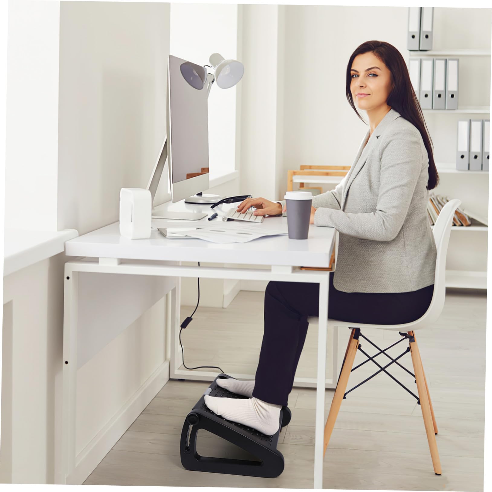 Verstellbare Fußstütze Schwarz aus Abs Pp Eisen für Büro und Zuhause | Massage Rolle, Neigungswinkel, Stabile Ausführung, Schlichtes Design für Homeoffice und Arbeitsbereich