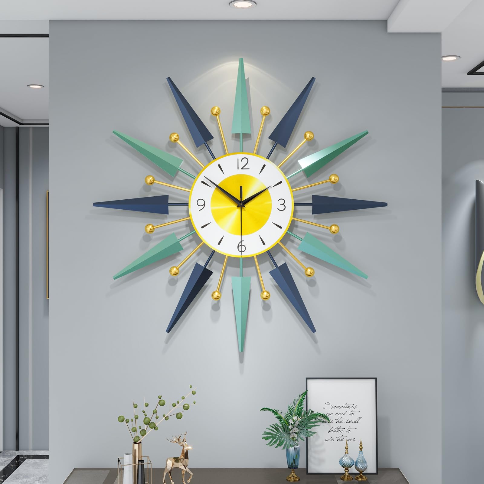 Grande horloge murale moderne 60 cm en métal coloré pour décorer un salon contemporain lumineux
