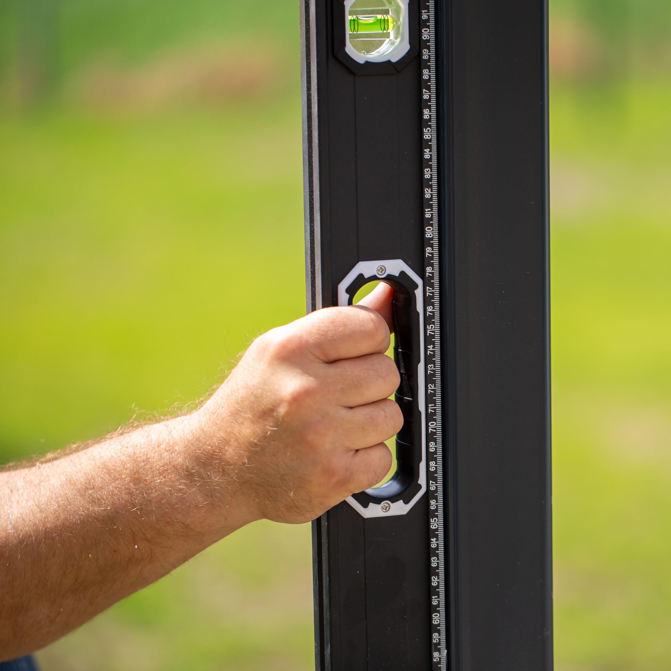 MIVOS - Nivel de burbuja de aluminio de 150 cm con sistema magnético y carcasa de aluminio - Nivel de burbuja con 3 niveles de burbuja - Alta precisión - Nivel magnético, 1500 mm, VR-4517, Negro