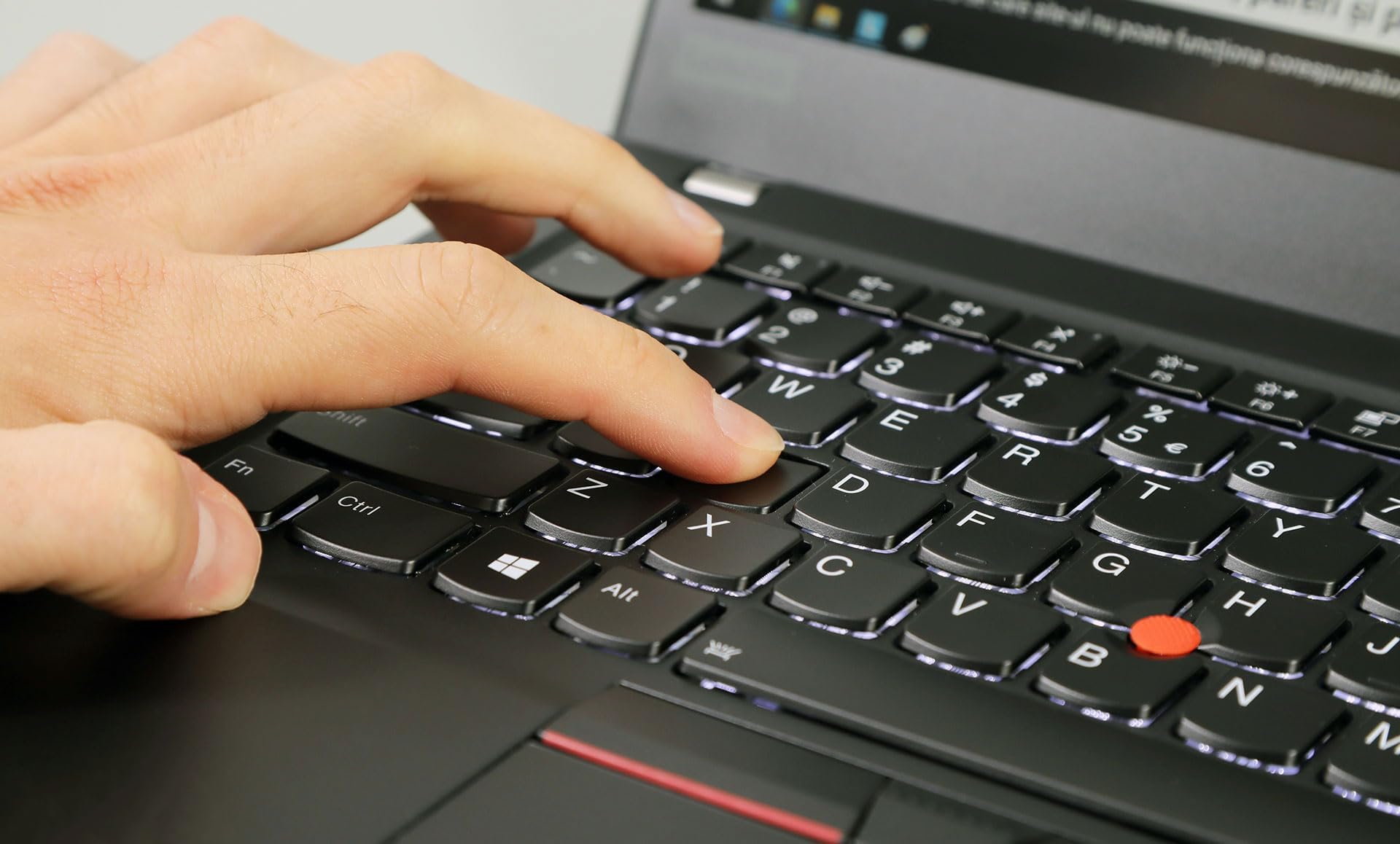 Lenovo ThinkPad T14s Gen 1 Ordinateur Portable, Intel Core i7-10610U, 14" FHD (1920 x 1080), 32 Go de RAM, SSD de 512 Go, Clavier QWERTY Japonais, HDMI, Webcam, Windows 11 Pro (Reconditionné)