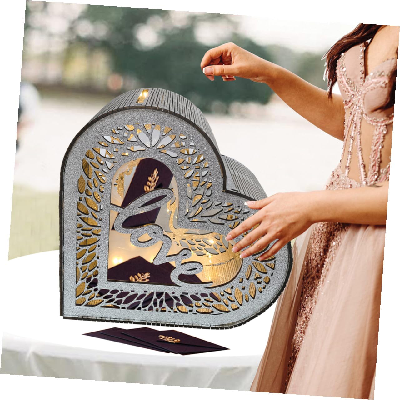NUOBESTY Scatola di Legno Cuore Traforato per Biglietti di Benedizione, Porta Carte e Buste per Matrimonio e Anniversario, Decorazione Elegante per Festa e Ricevimento, Design Cavo Facile