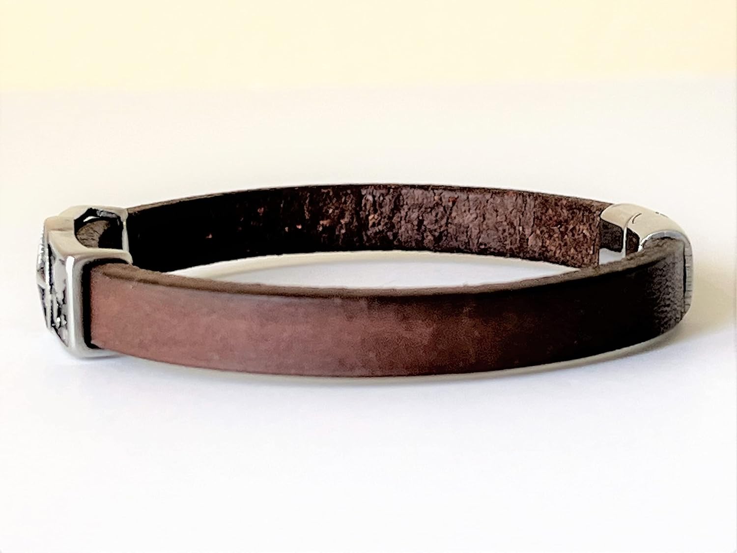 Men’s Compass Bracelet – Genuine Leather and Stainless Steel Bracelet with Secure Magnetic Clasp, Adventure and Travel Symbol Gift for Him or Her, Anniversary or Graduation Gift