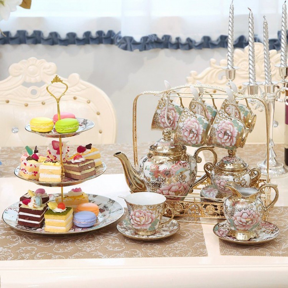 Ensemble de café en porcelaine raffiné à offrir pour célébrer les grandes occasions
