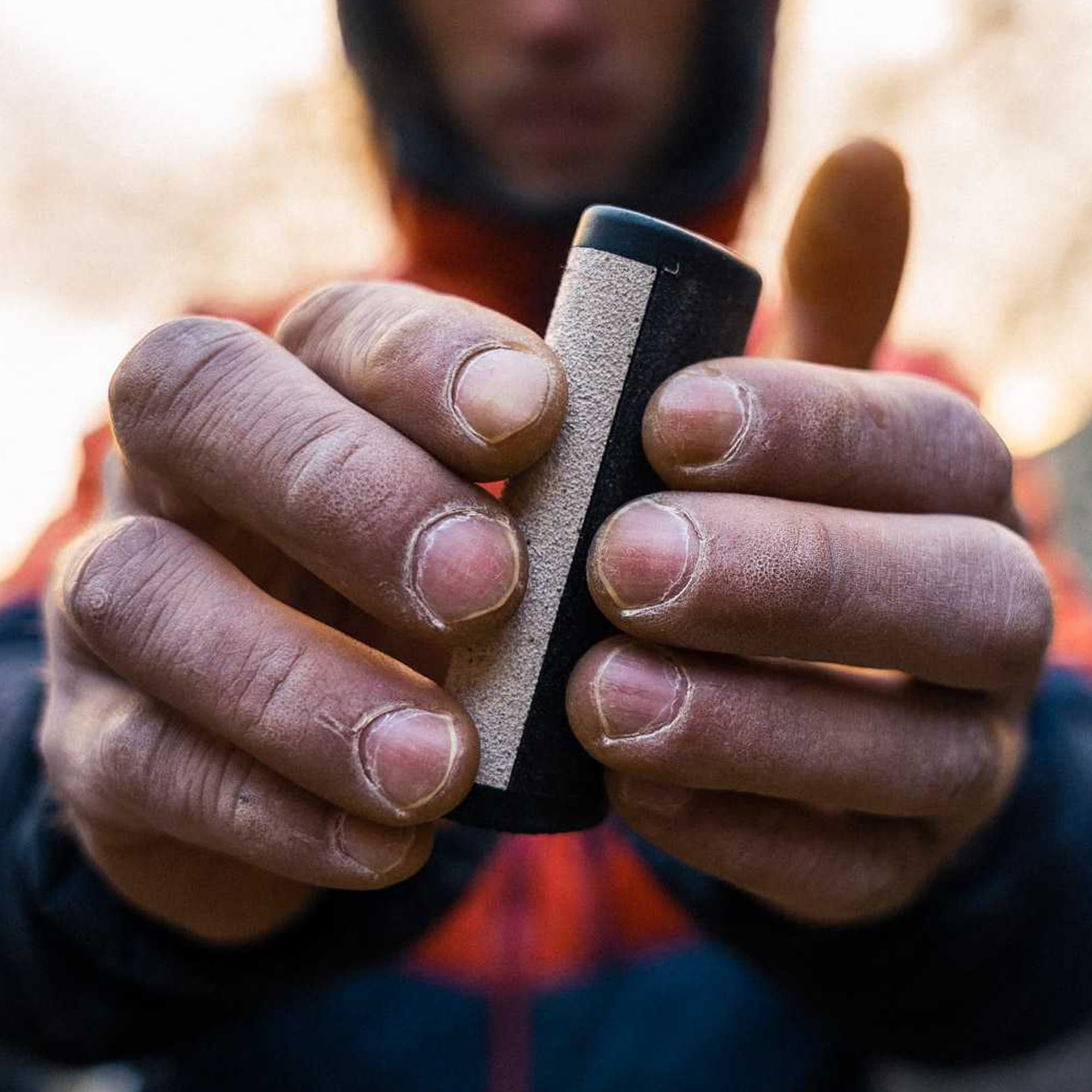 CRUX TACO Lima de Callos para Escalada, Crosstraining, Gimnasia – Lima de Manos con Doble Lija y Recambios – Herramienta de Cuidado de Piel para Escaladores y Deportistas