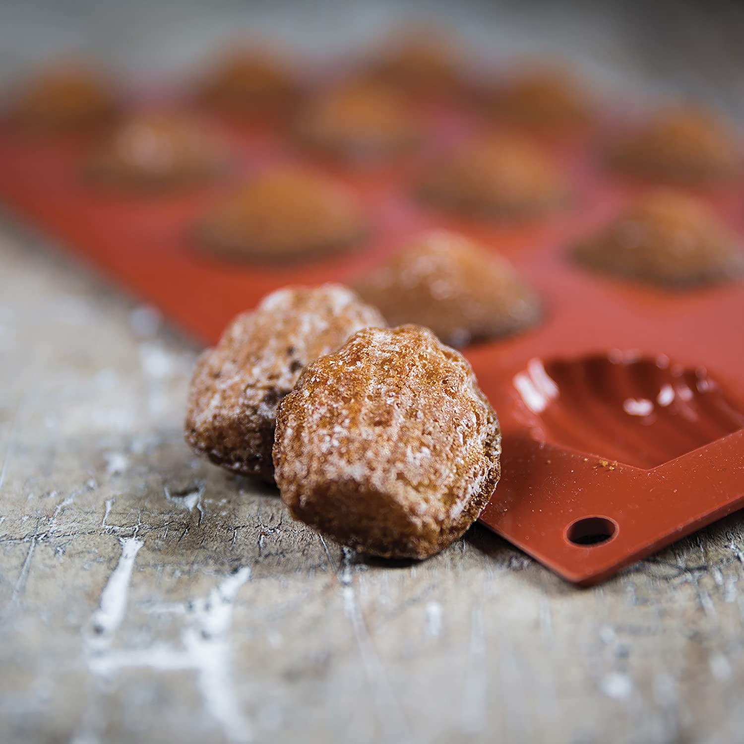 Amazon | Silikomart sf031 Mini Madeleine Cake Mould、44 mm x 34 mm