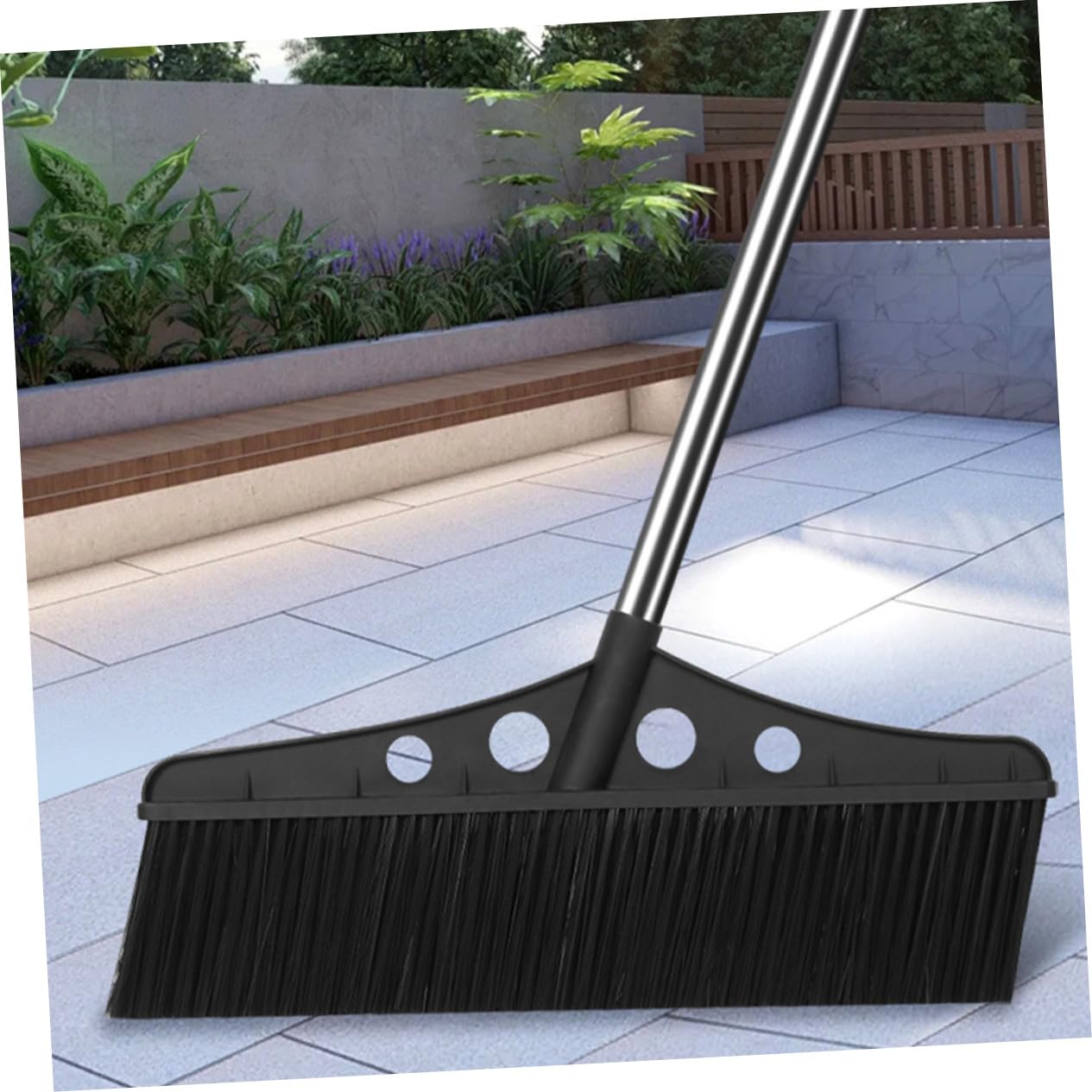 Scopa da Giardino in Acciaio Inossidabile Larga e Setole in Nylon Nera con Impugnatura Confortevole per Pulizia Efficiente di Patio e Decking Esterni