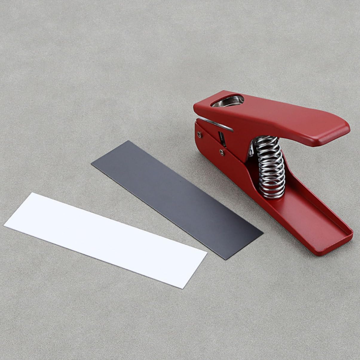 ibasenice Guitar Pick Cutter Professionelles Gitarren-zubehör Robuster Punch Für Individuelle Picks Einfach Zu Bedienen Ergonomisches Design Für Musiker Und Bastel-enthusiasten Rote