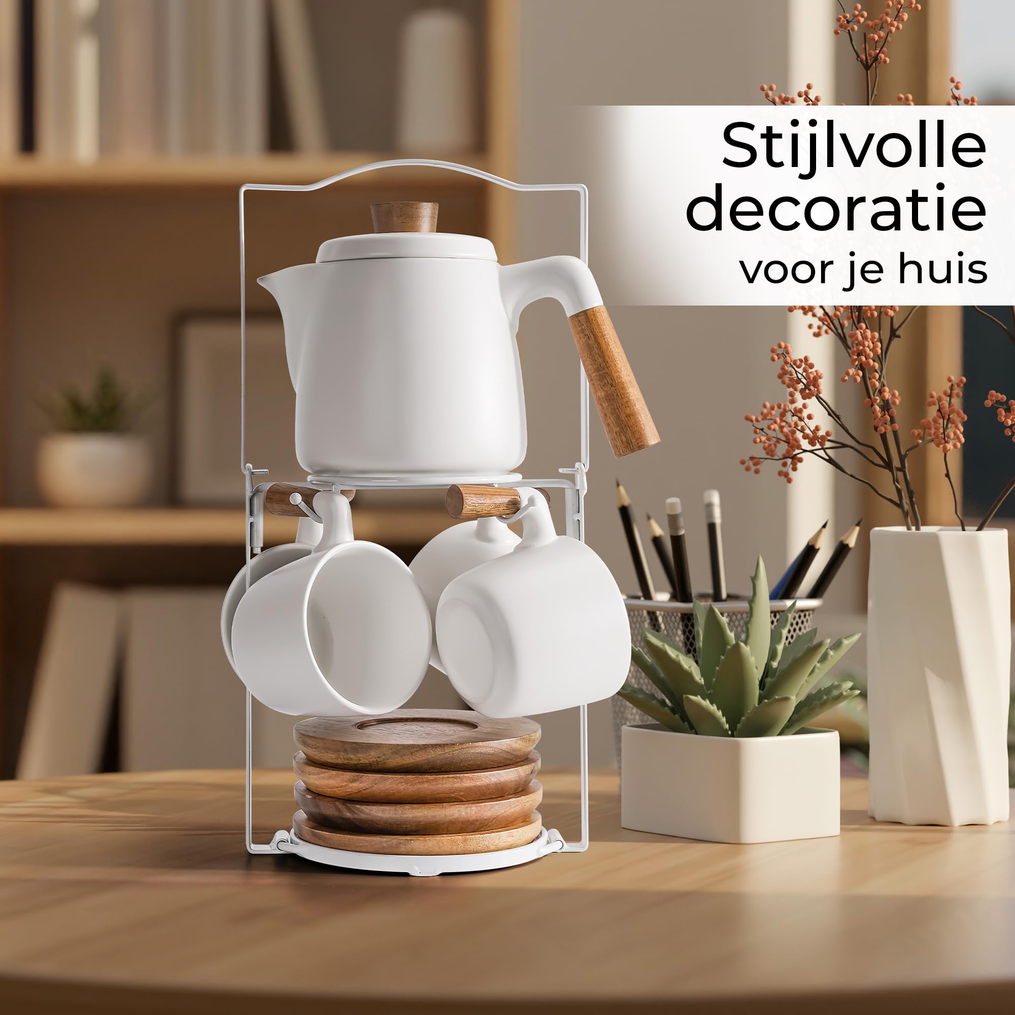 MIAMIO - 1000 ml keramische theepot set met thee-ei en kopjes/theezeef, 4 keramische thee mokken (300 ml), bamboe schotels/handvat voor thuis en kantoor (Witte