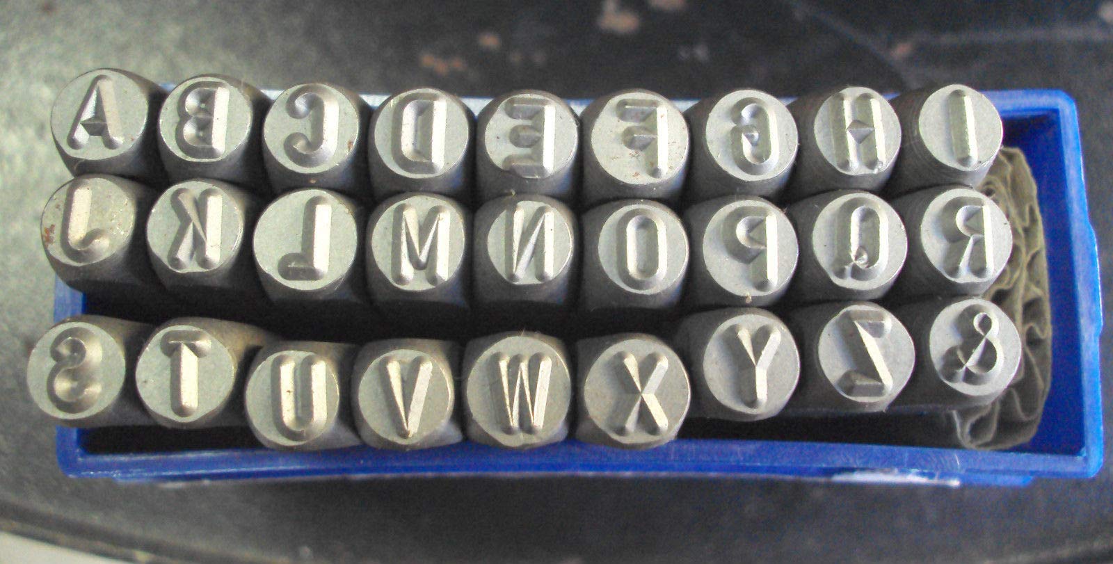 Poinçons en acier de 4 mm pour identifier les pièces de rechange