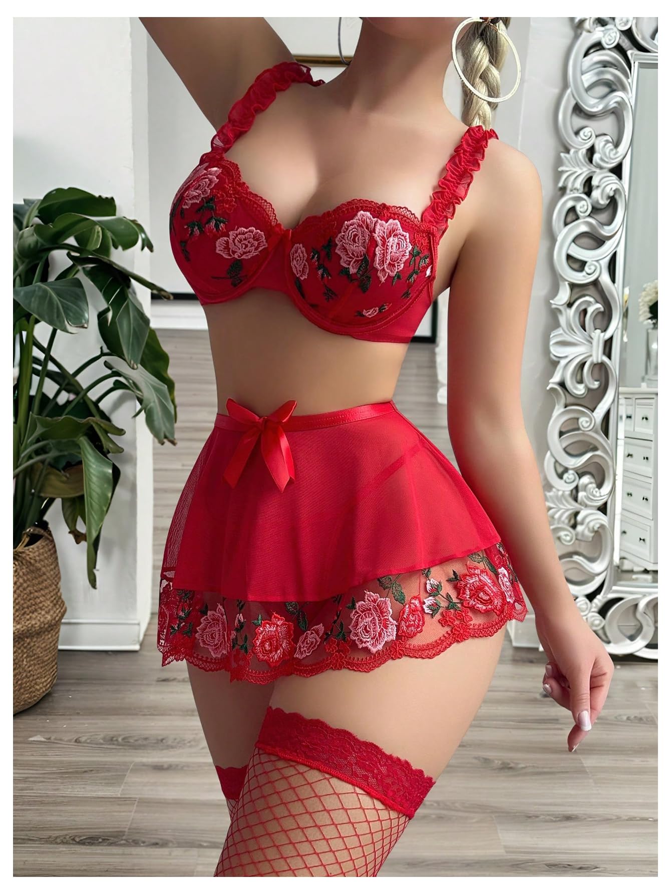 WDIRARA Women's Heart Lace Bow Cheeky Thong Exotic Garter Lingerie Set with Stockings Solid White Small: WDIRARA Women's Heart Lace Bow Cheeky Thong Exotic Garter Lingerie Set with Stockings