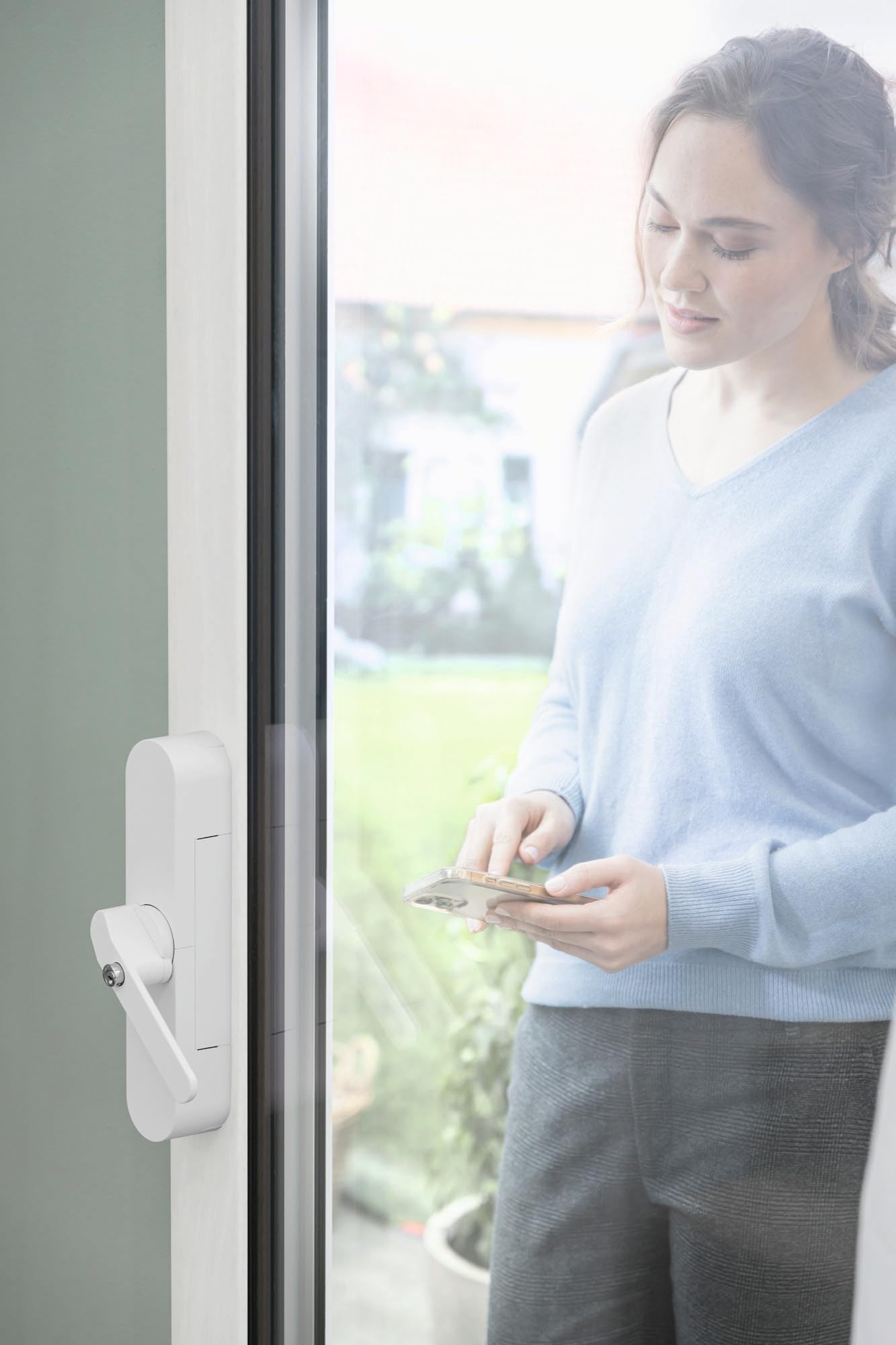 ABUS smarter Fensterantrieb WINTECTO One + WLAN-Brücke BRIDGE One im Set - Terrassentür, Balkontür und Fenster von außen und aus der Ferne öffnen - mit Alarmfunktion und Push-Nachrichten - weiß