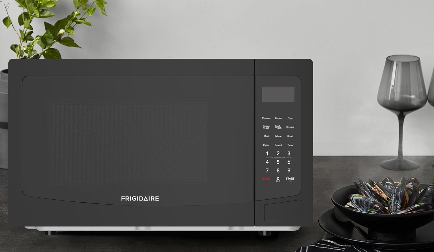 FRIGIDAIRE 1.1-Cu-Ft 1000-Watt Microwave, ONYX