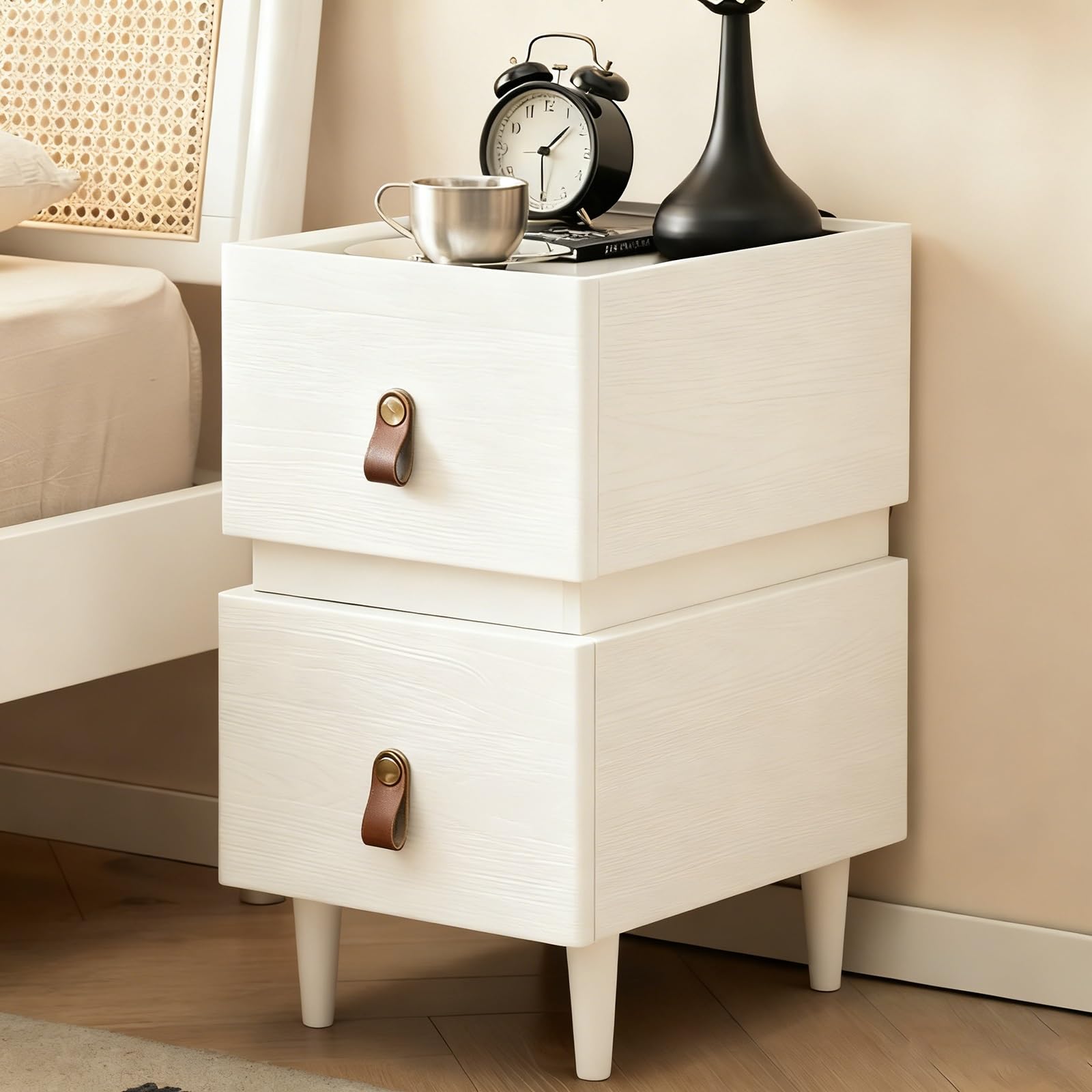 Table de chevet moderne en bois massif blanc, l'élégance vintage pour chambre