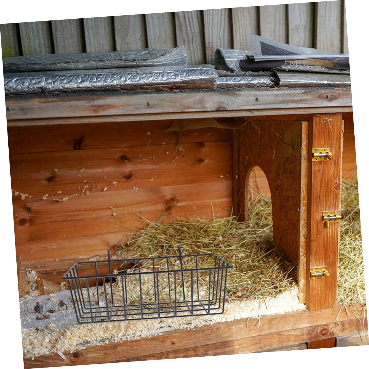 Râtelier à Foin en Fil de Fer pour Lapins, Lot de 4, Cage | Blanc et Noir, Installation Facile, pour Petits Animaux, Réduit le Gaspillage de Foin