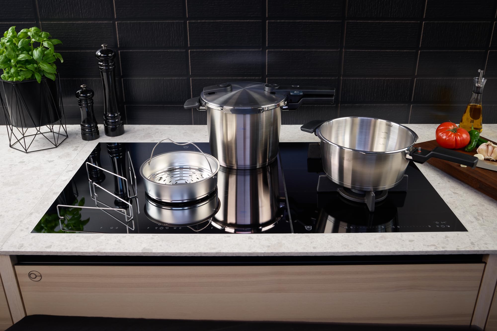 Fissler Vitaquick Premium/Schnellkochtopf-Set 2-teilig, Ø 22 cm (Schnellkochtopf 6 L + 3,5 Liter) m. Einsatz, Zusatz-Glasdeckel, 2-Garstufen, Made in Germany - Induktion