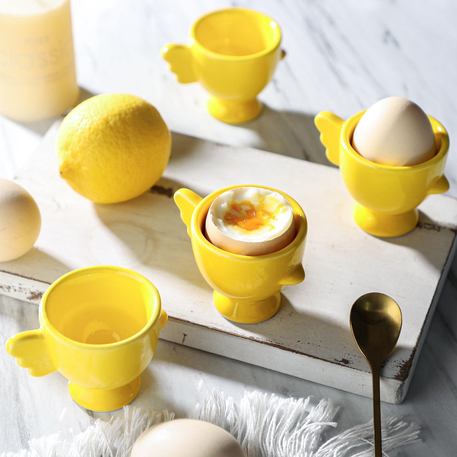 Lot de 4 coquetiers mignons en porcelaine pour petit déjeuner bouilli, support amusant pour œufs à la coque, cuisine de petit déjeuner, plateau à œufs en porcelaine jaune (4, jaune)