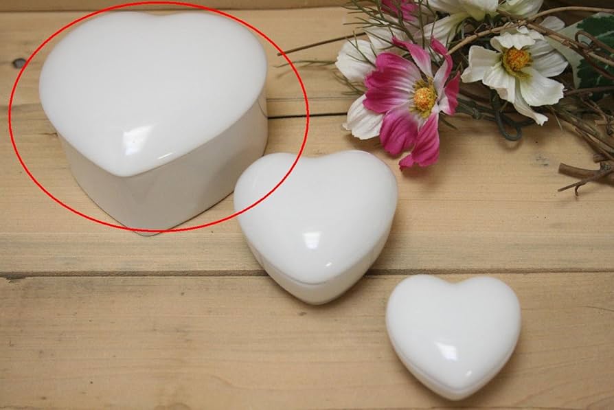 ハワイ製 陶磁器 アンスリウム【ハート型】小皿・小物入れ（現地購入品） Amazon｜ハート小皿 6個セット P-36301｜小皿 オンライン通販