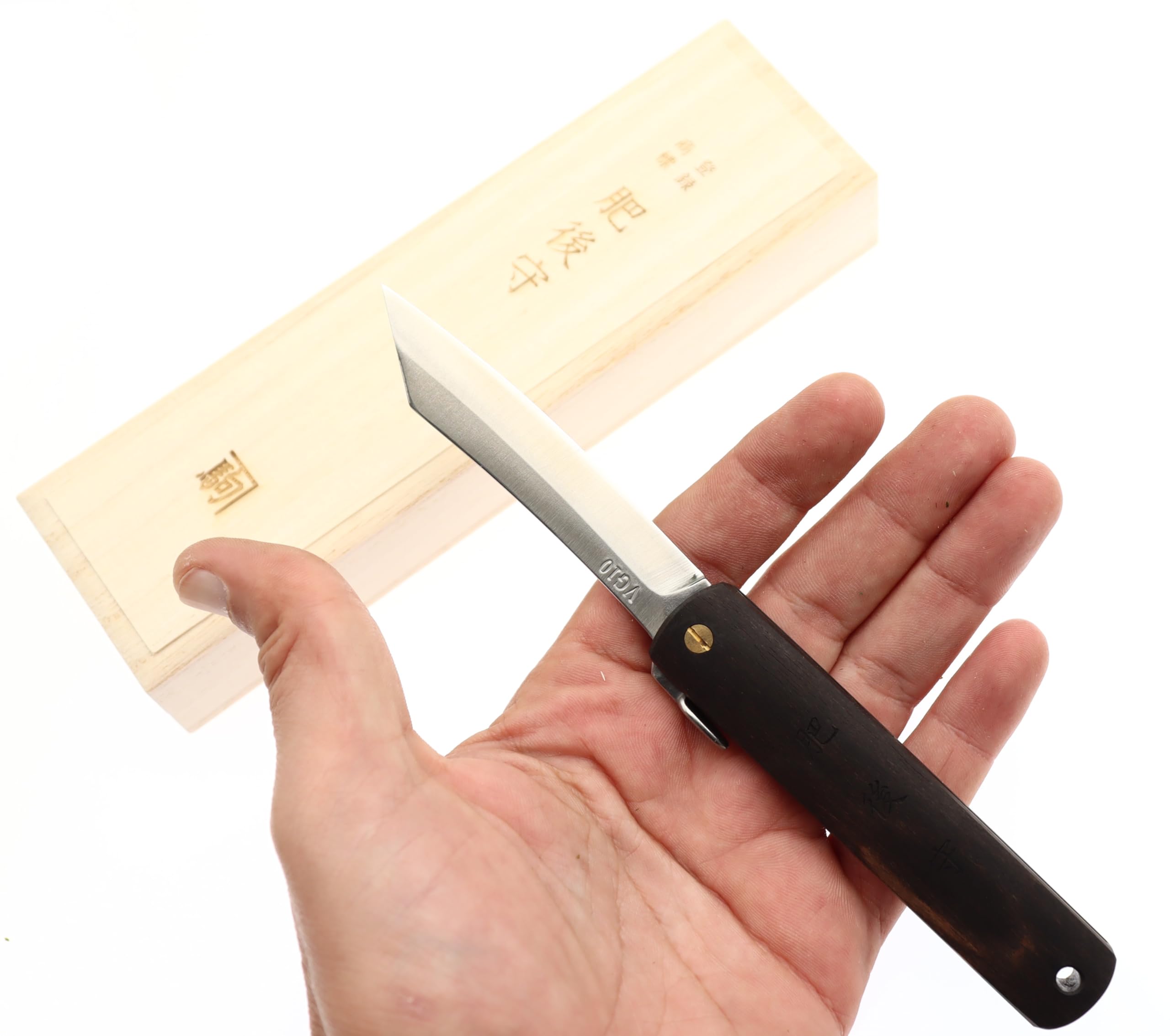 HIGO NO KAMI Couteau de Poche Pliant Japonais Artisanal Nagao Kanekoma Estampillée, Lame en Acier Inoxydable VG-10 et Manche en Bois, Boitier de Rangement, HRC 61 (Bombay Black Wood)